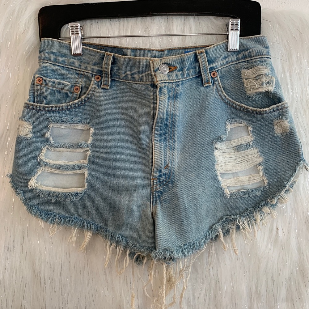 🇺🇸 Vintage distressed Levi shorts